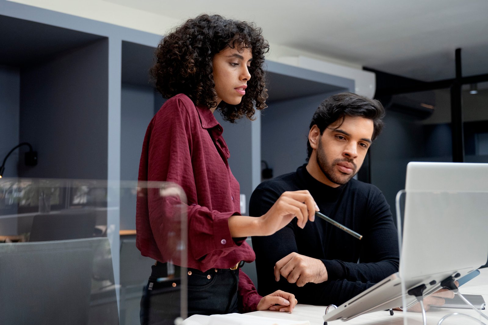 Aprenda como transformar o 1:1 estratégico em uma ferramenta poderosa para engajar, desenvolver e reter talentos na sua equipe de tecnologia.